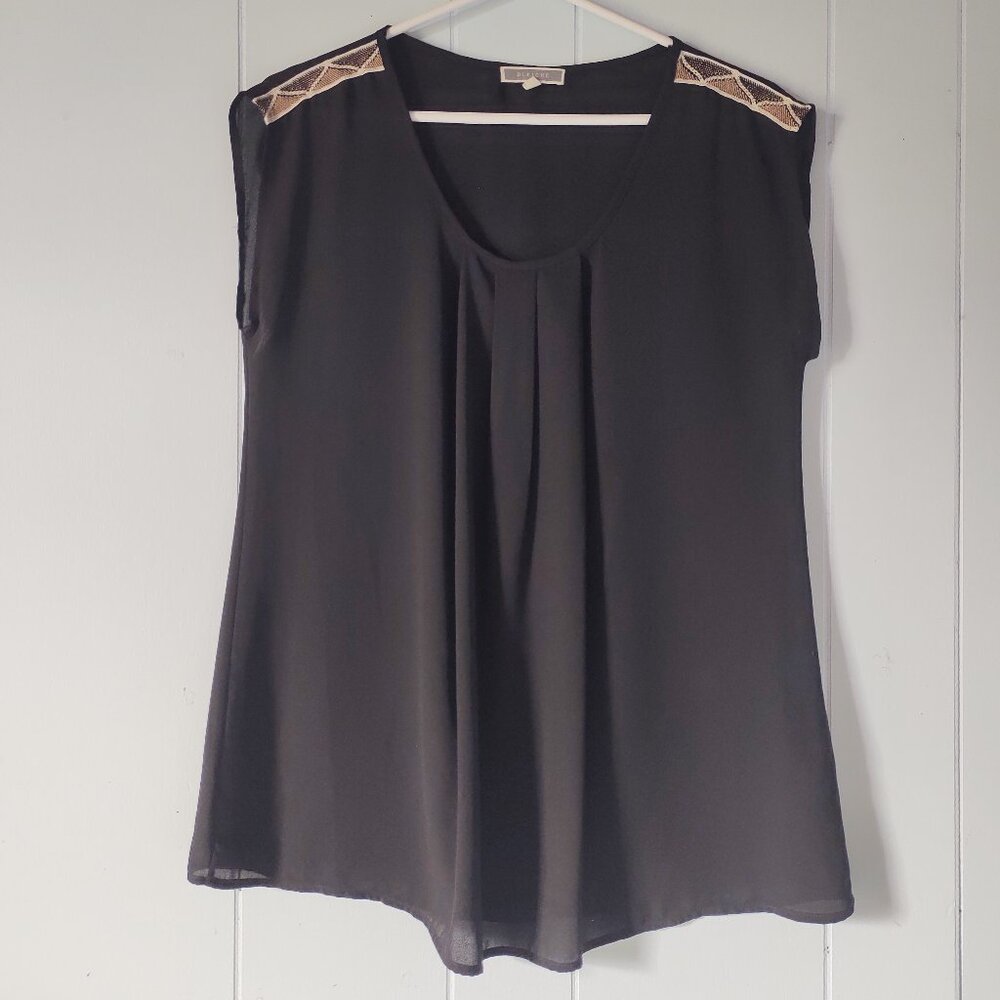 Pleione Black Cap Sleeve Top